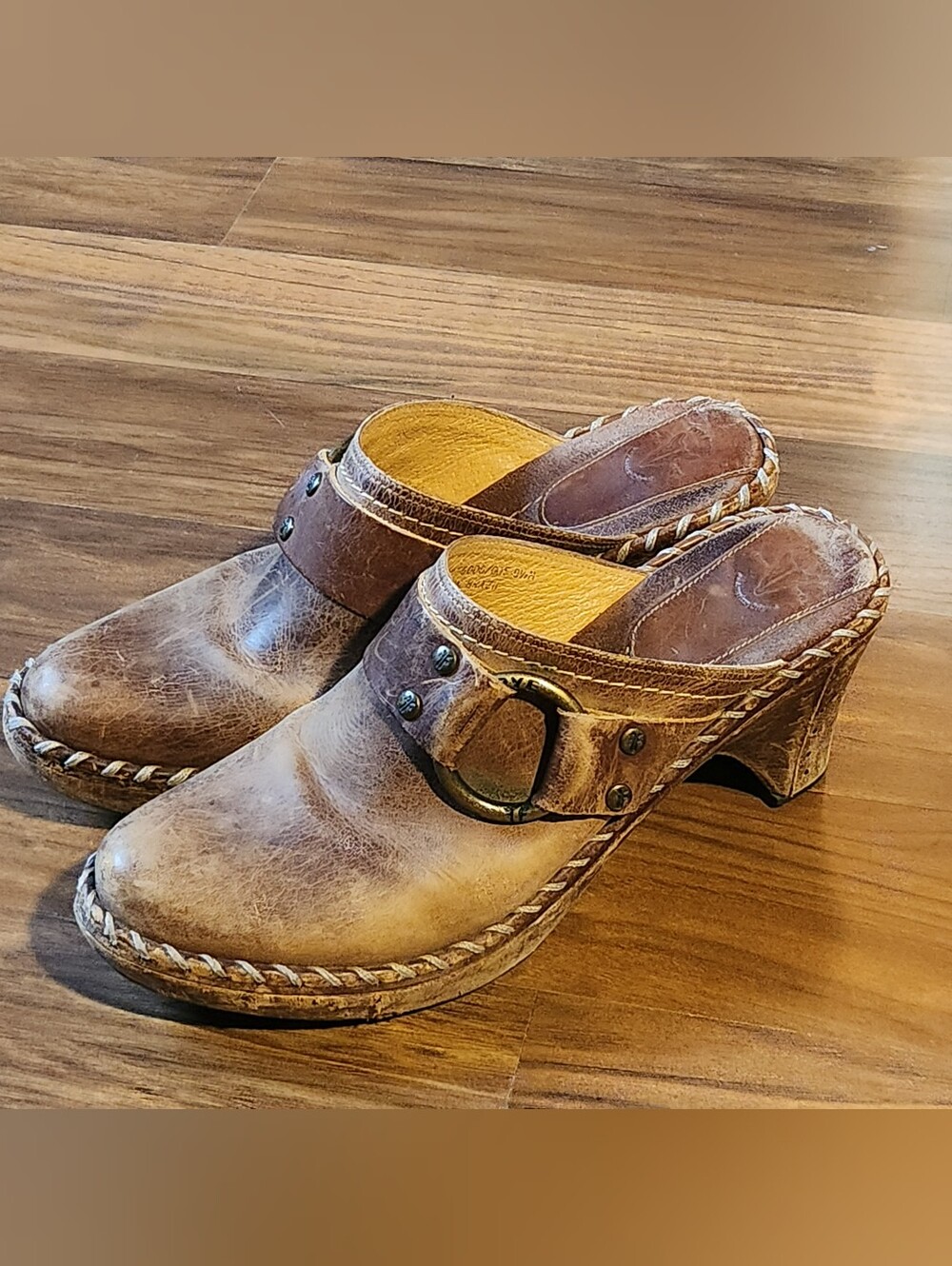 Vintage Frye Size 8.5 Charlotte Ring Brown Distressed Heeled Clogs Y2k